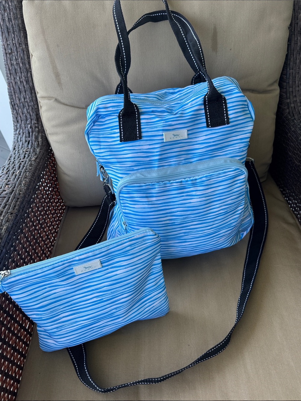 Scout crossbody/shoulder bag in the pattern Serene Dion